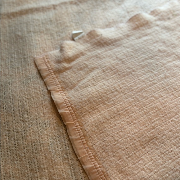 Vintage Elegant Peach Bedding Throw - Picture 2 of 4